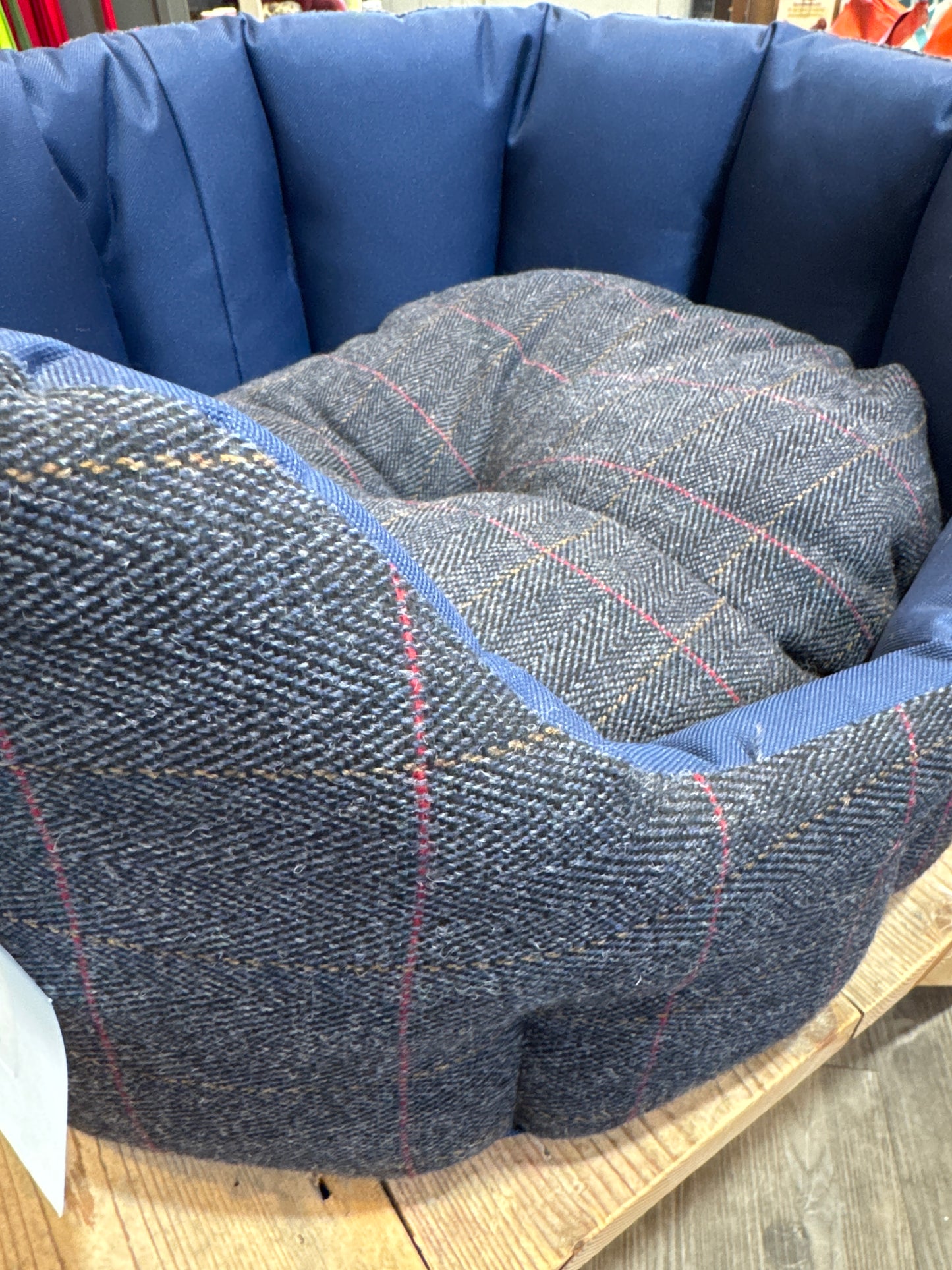 Earthbound, Traditional Tweed & Waterproof Bed, Navy
